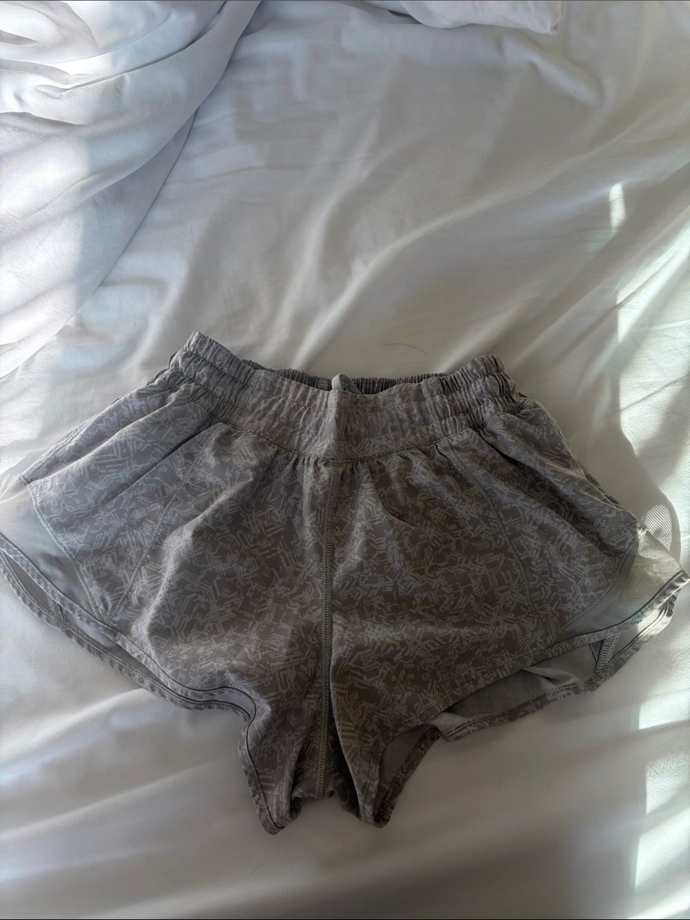 lululemon athletica low rise 2.5 Light Gray Printed Athletic Shorts